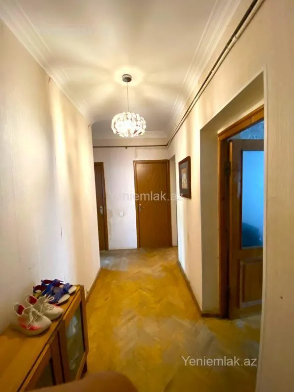 Satılır 4 otaqlı köhnə tikili 110 m²
