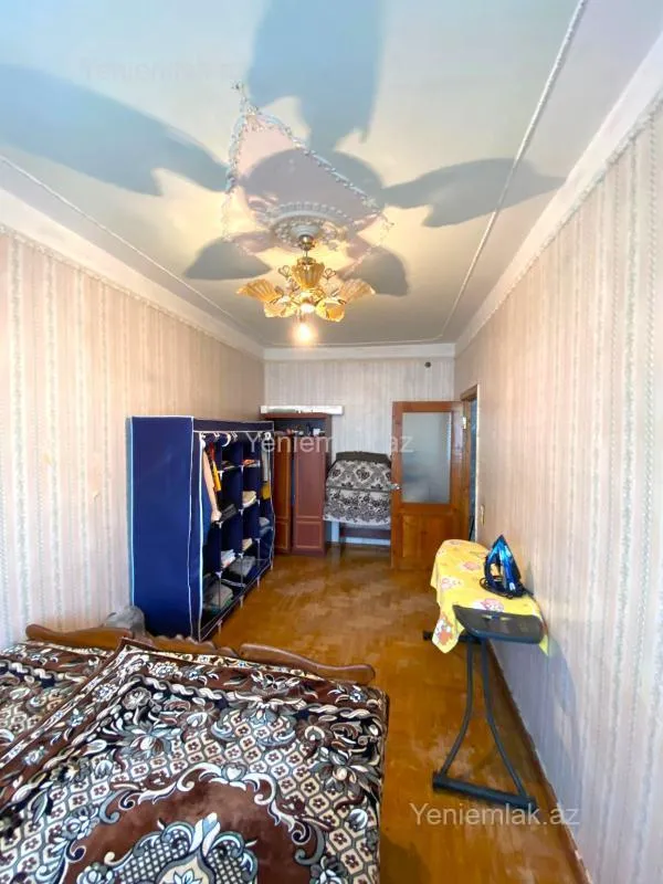 Satılır 4 otaqlı köhnə tikili 110 m²