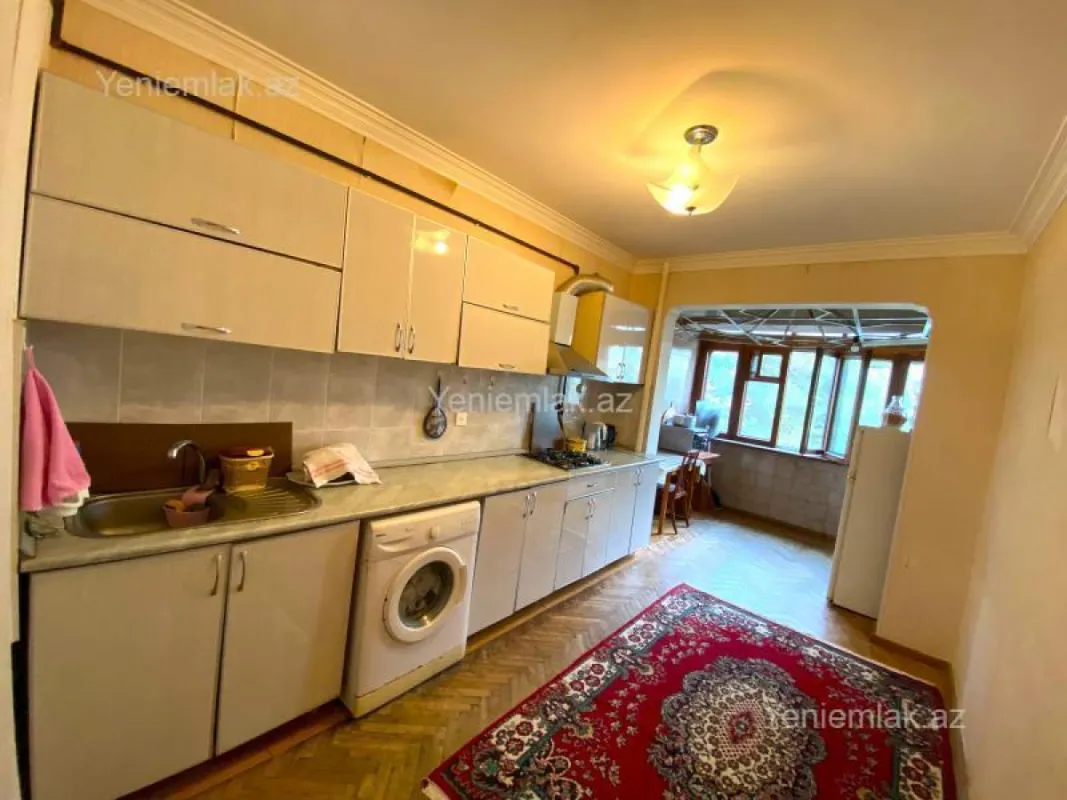 Satılır 4 otaqlı köhnə tikili 110 m²