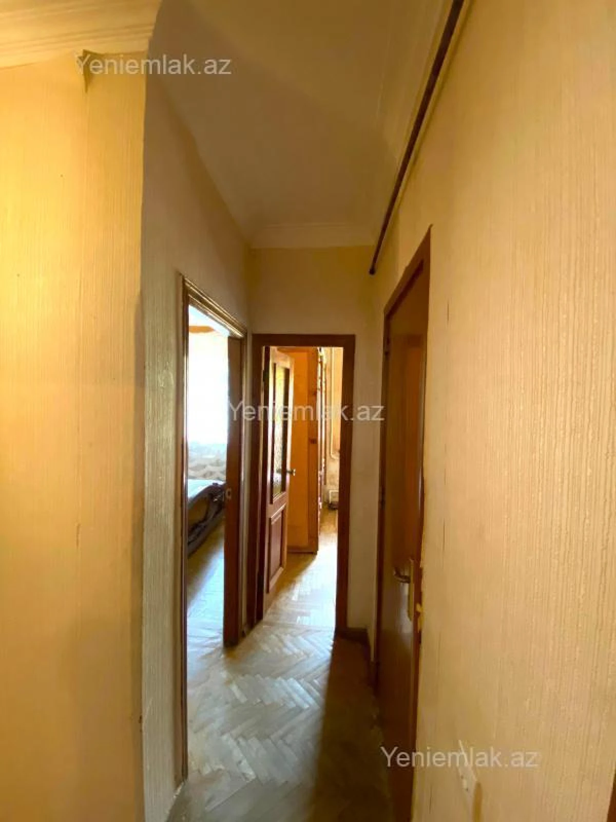 Satılır 4 otaqlı köhnə tikili 110 m²