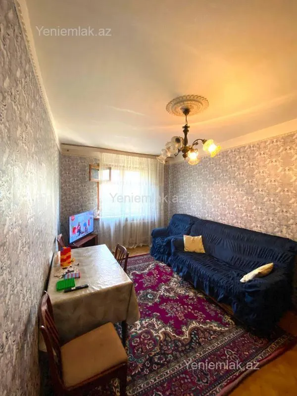 Satılır 4 otaqlı köhnə tikili 110 m²