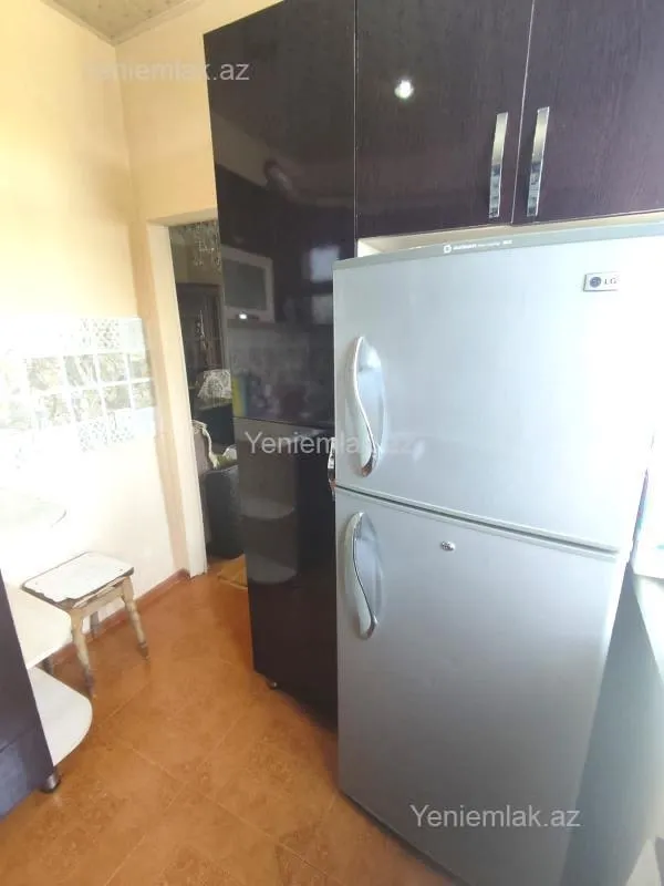 Satılır 2 otaqlı köhnə tikili 60 m²