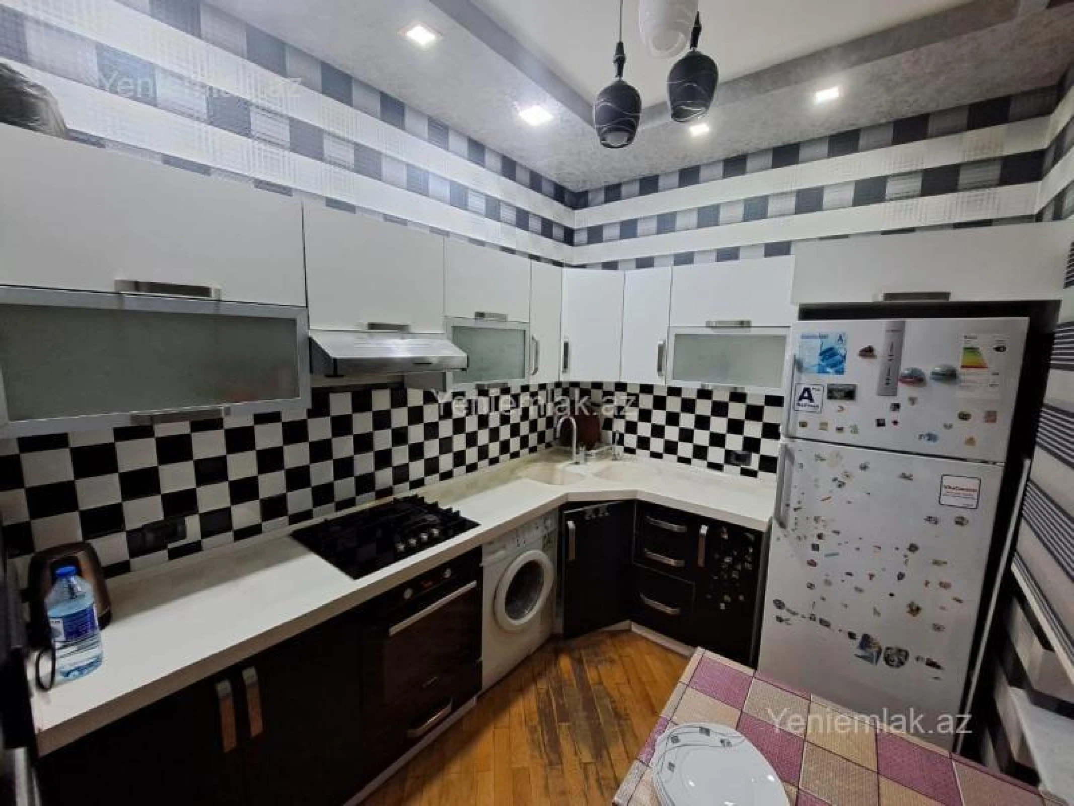 Satılır 2 otaqlı köhnə tikili 60 m²