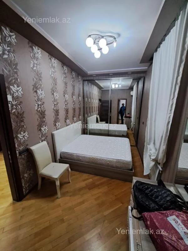 Satılır 2 otaqlı köhnə tikili 60 m²