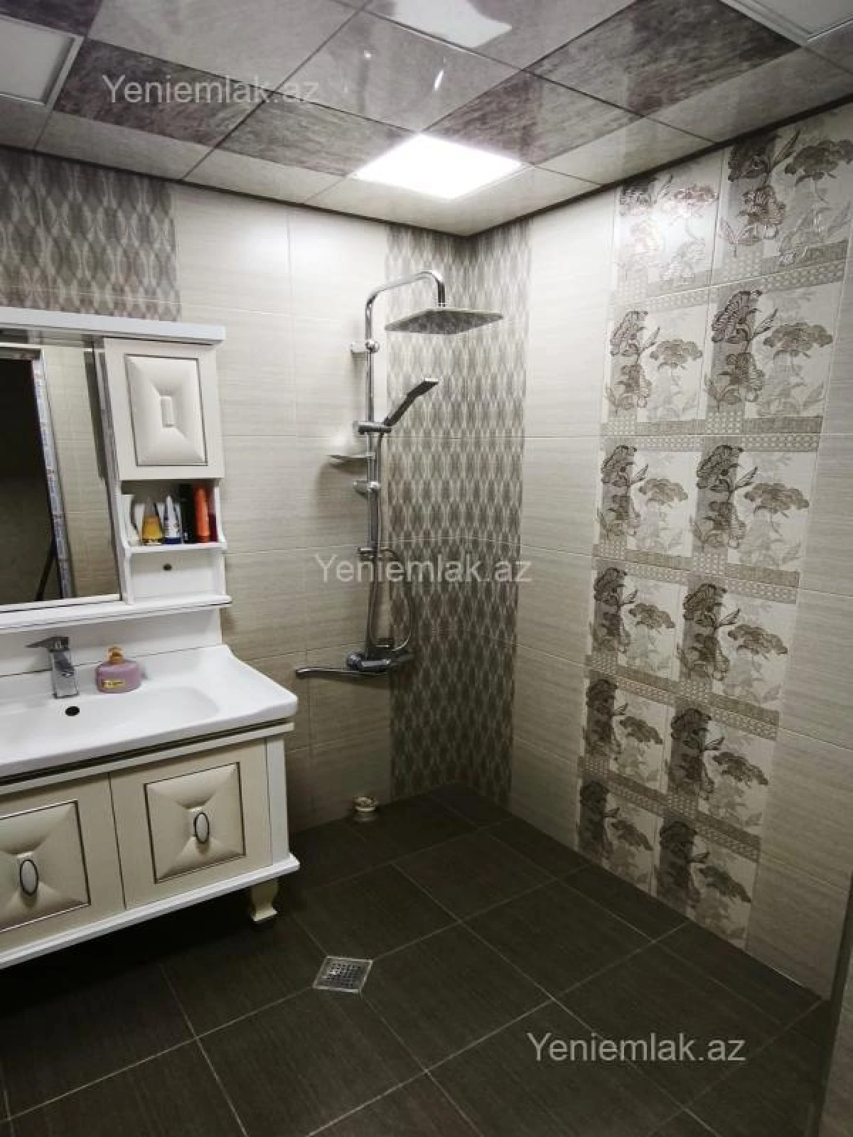 Satılır 3 otaqlı köhnə tikili 75 m²