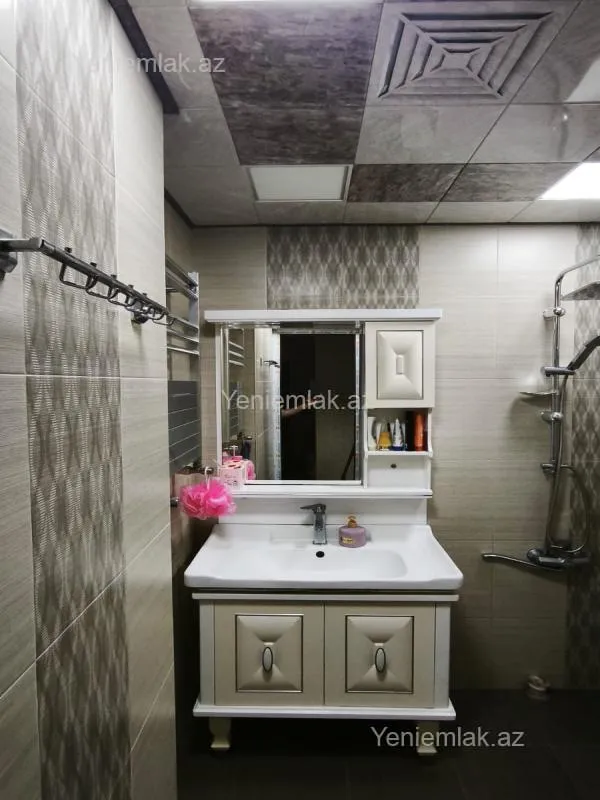 Satılır 3 otaqlı köhnə tikili 75 m²