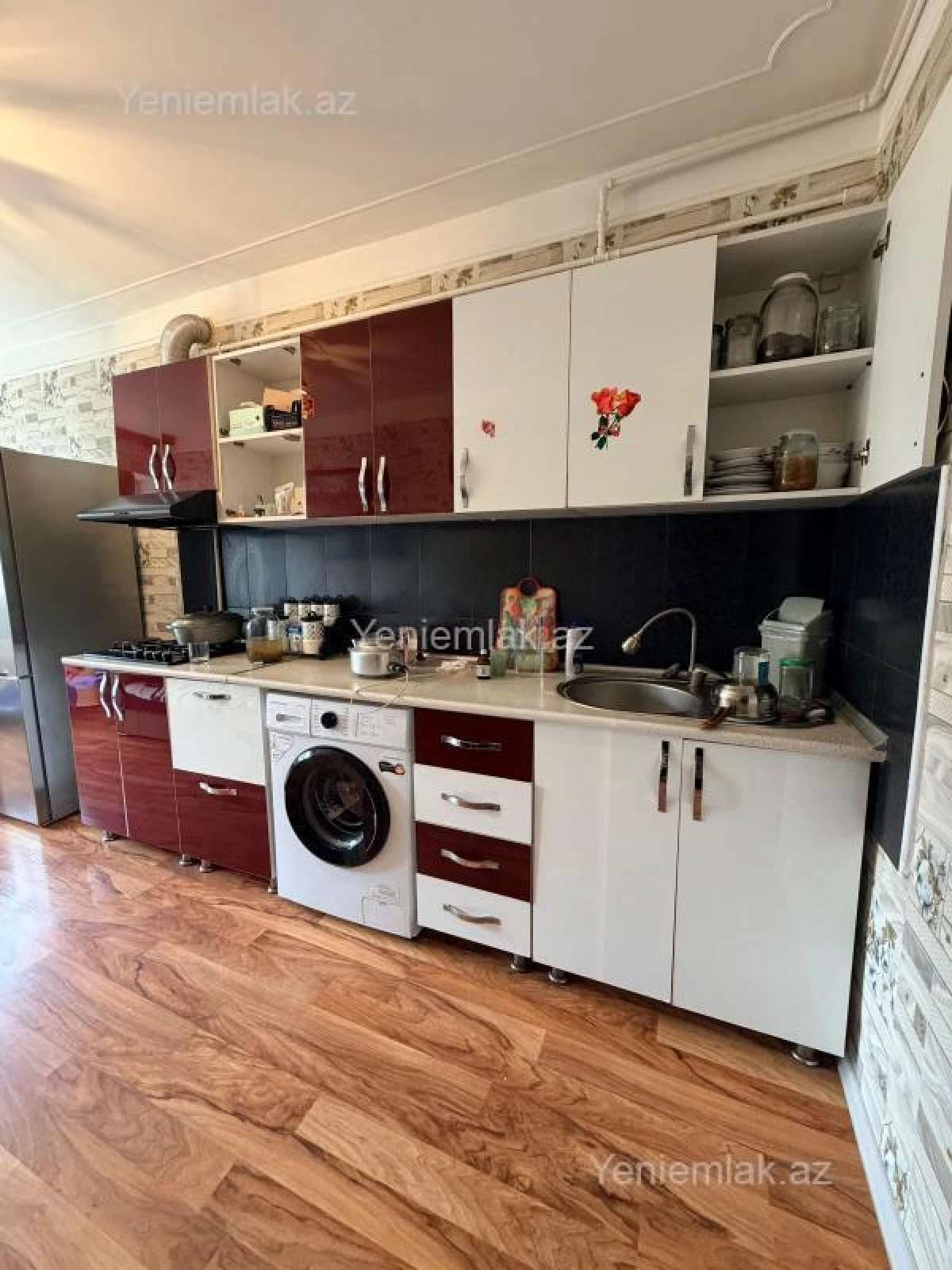 Satılır 3 otaqlı köhnə tikili 75 m²