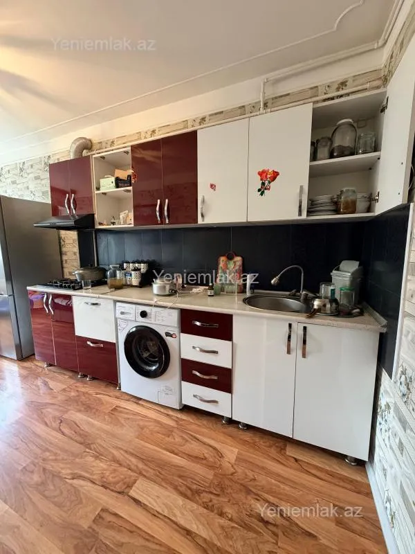 Satılır 3 otaqlı köhnə tikili 75 m²