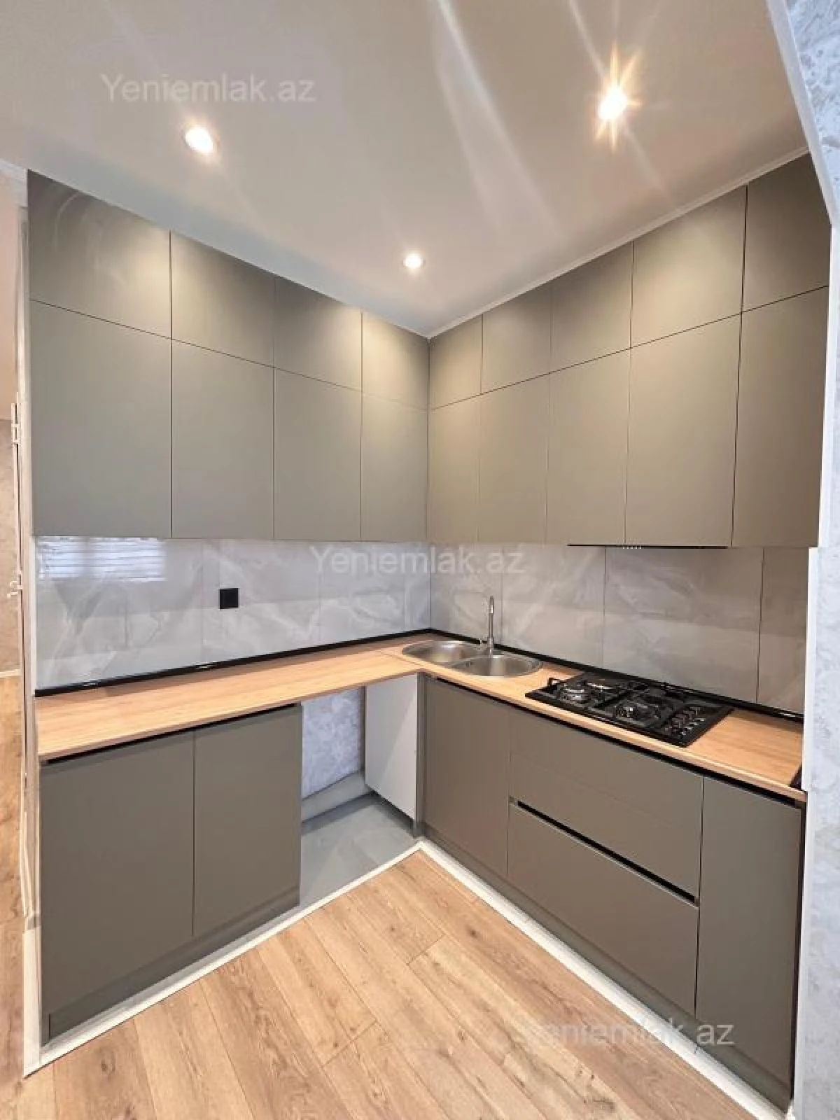 Satılır 3 otaqlı köhnə tikili 80 m²