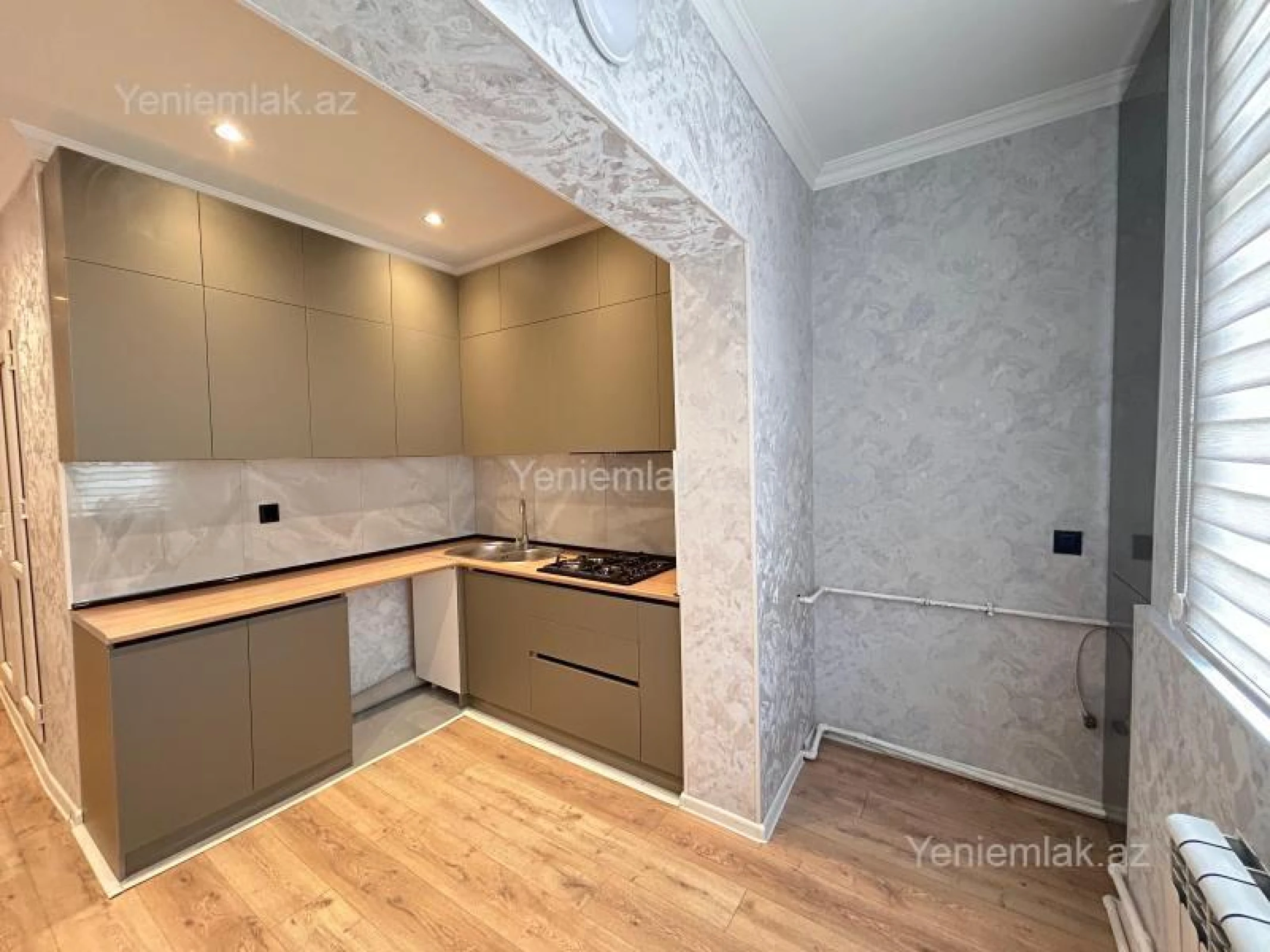 Satılır 3 otaqlı köhnə tikili 80 m²