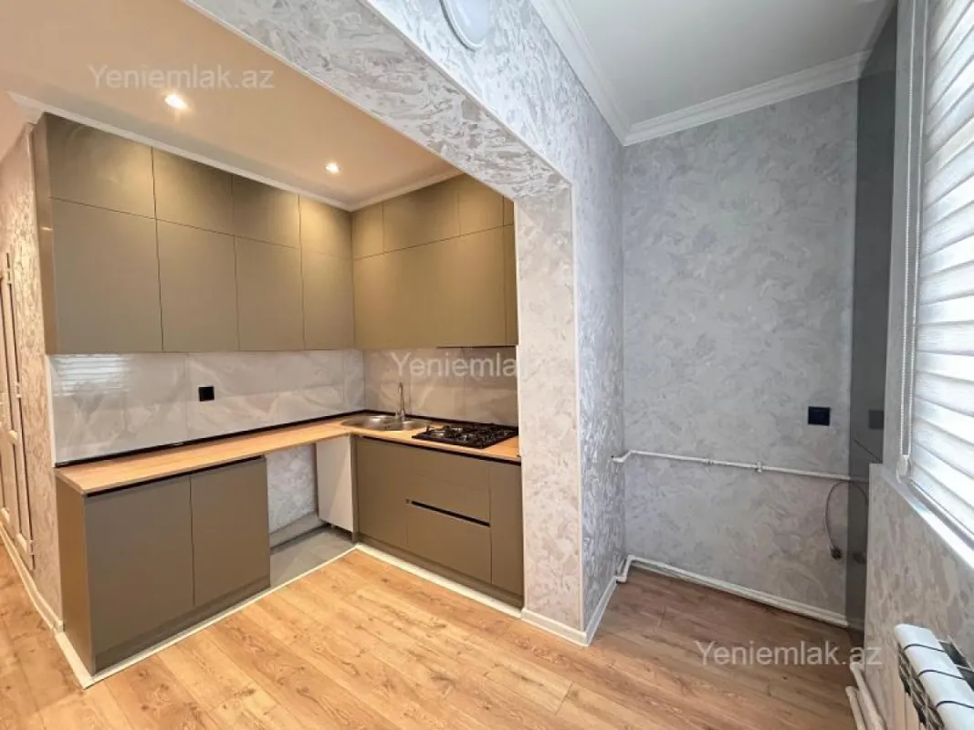Satılır 3 otaqlı köhnə tikili 80 m²