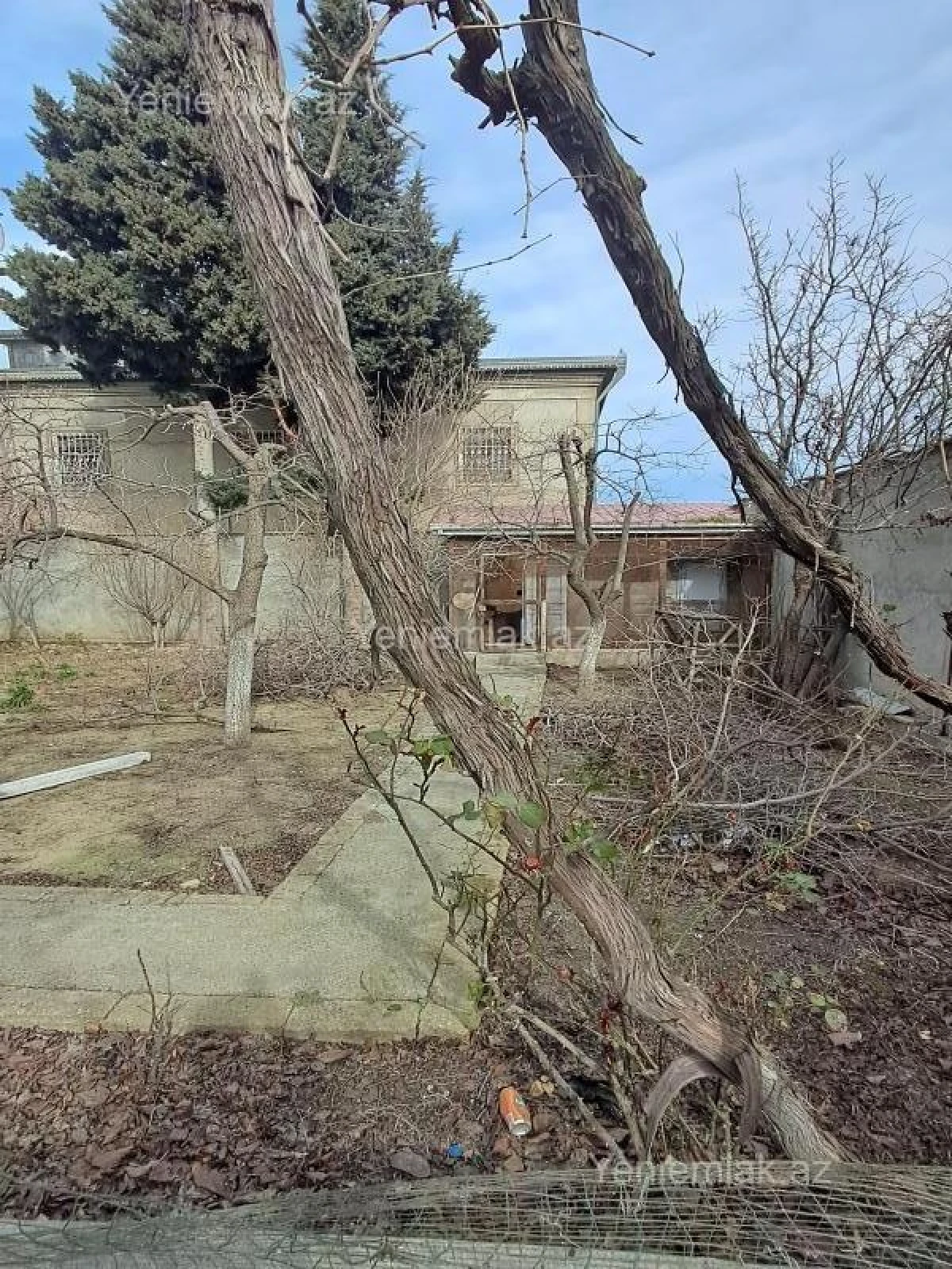 Satılır 6 otaqlı həyət evi 300 m²