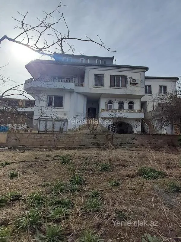 Satılır 6 otaqlı həyət evi 300 m²