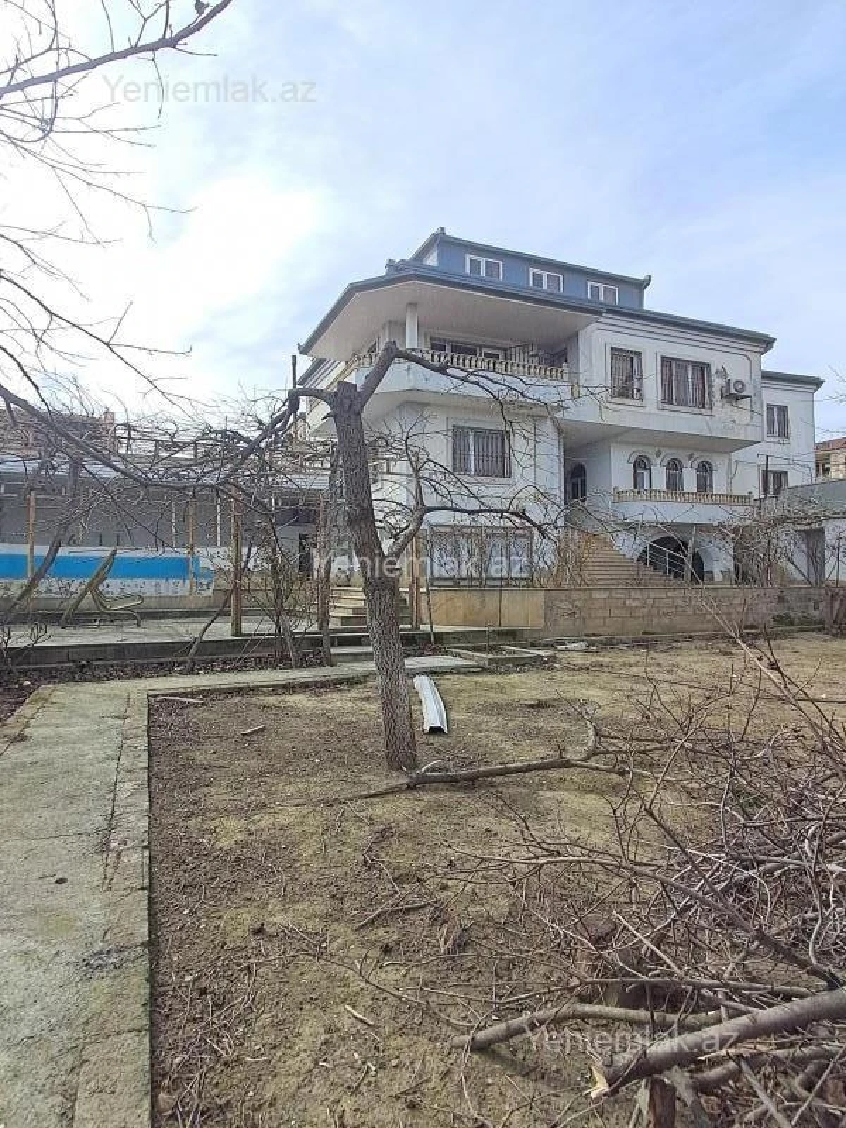 Satılır 6 otaqlı həyət evi 300 m²