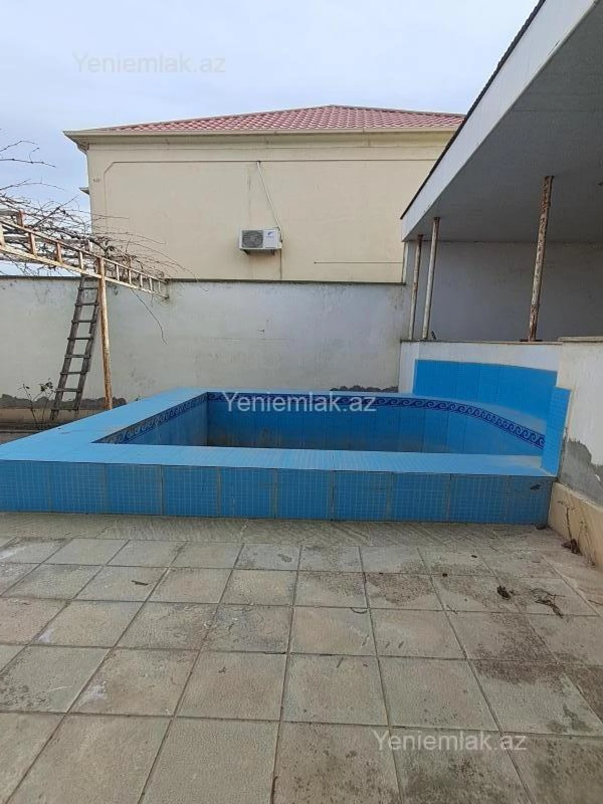 Satılır 6 otaqlı həyət evi 300 m²