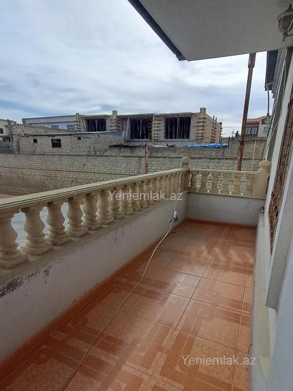 Satılır 6 otaqlı həyət evi 300 m²