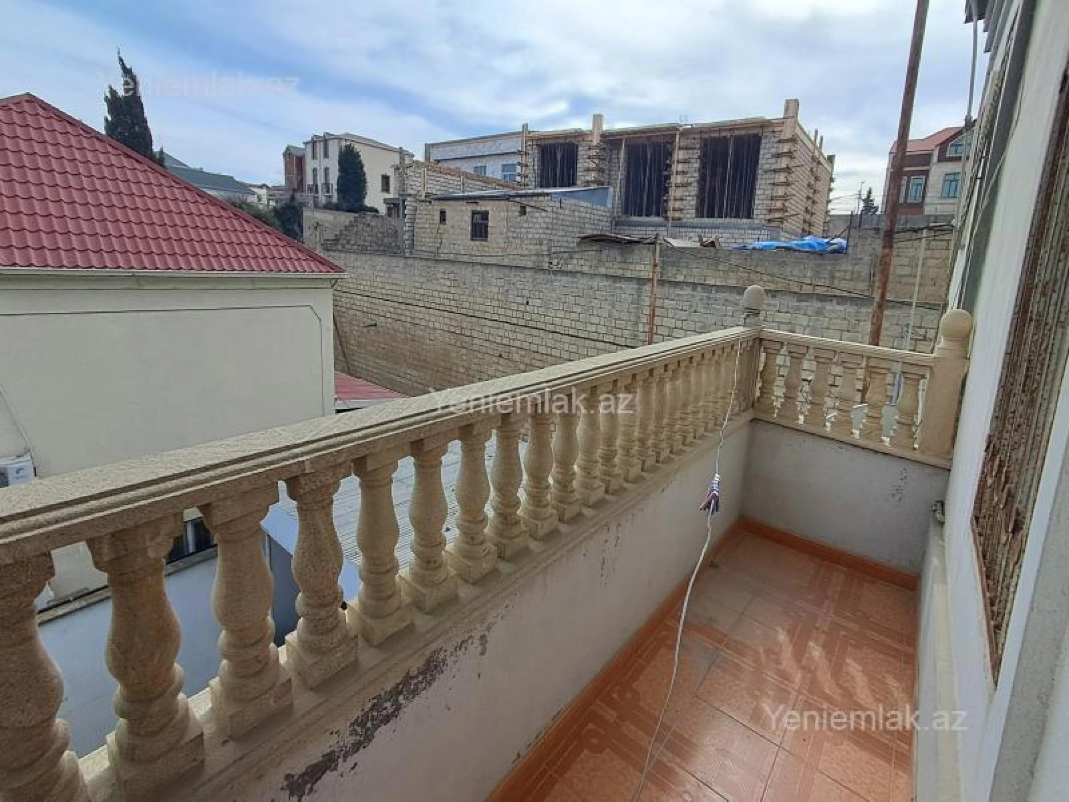 Satılır 6 otaqlı həyət evi 300 m²