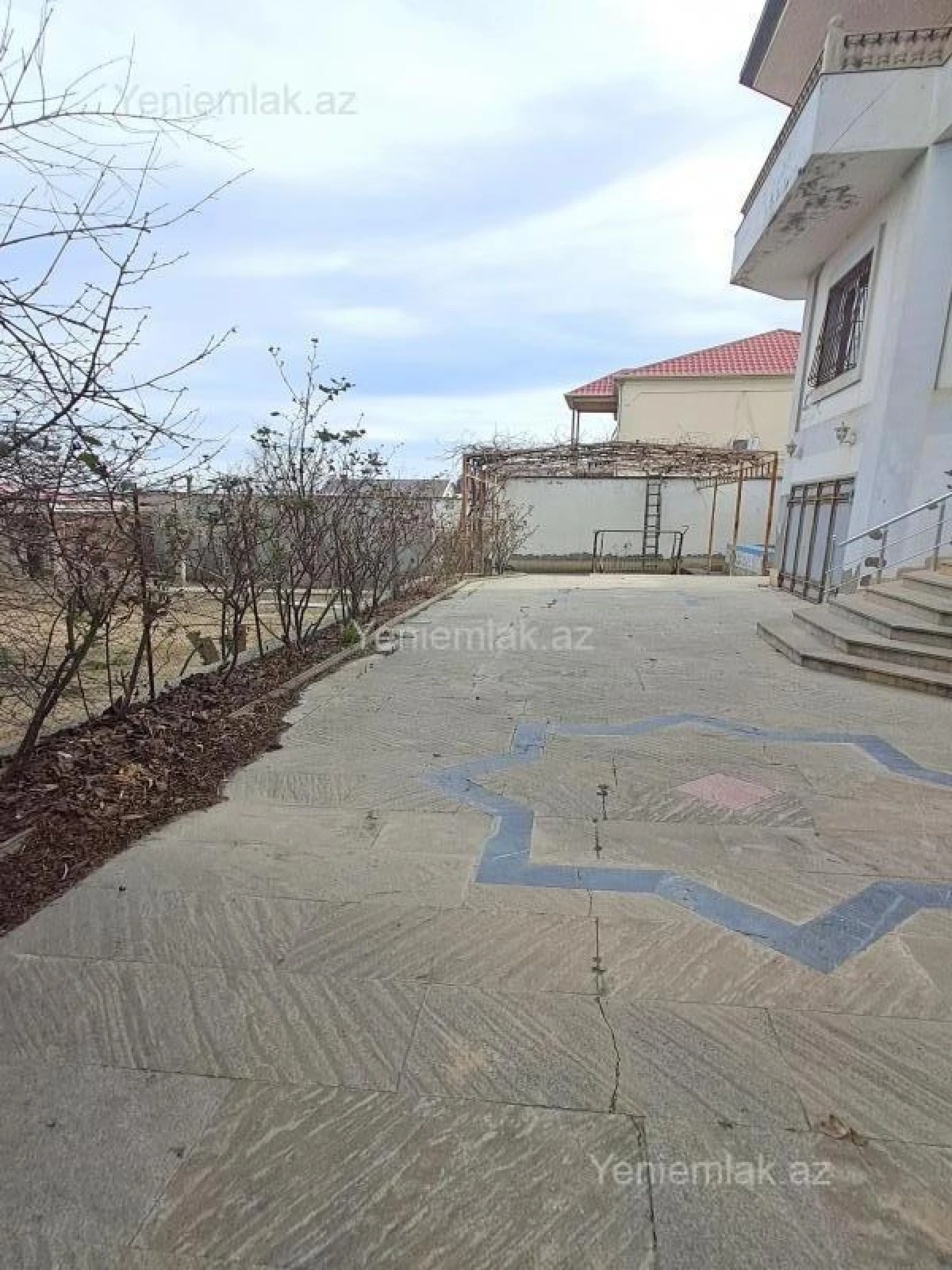 Satılır 6 otaqlı həyət evi 300 m²