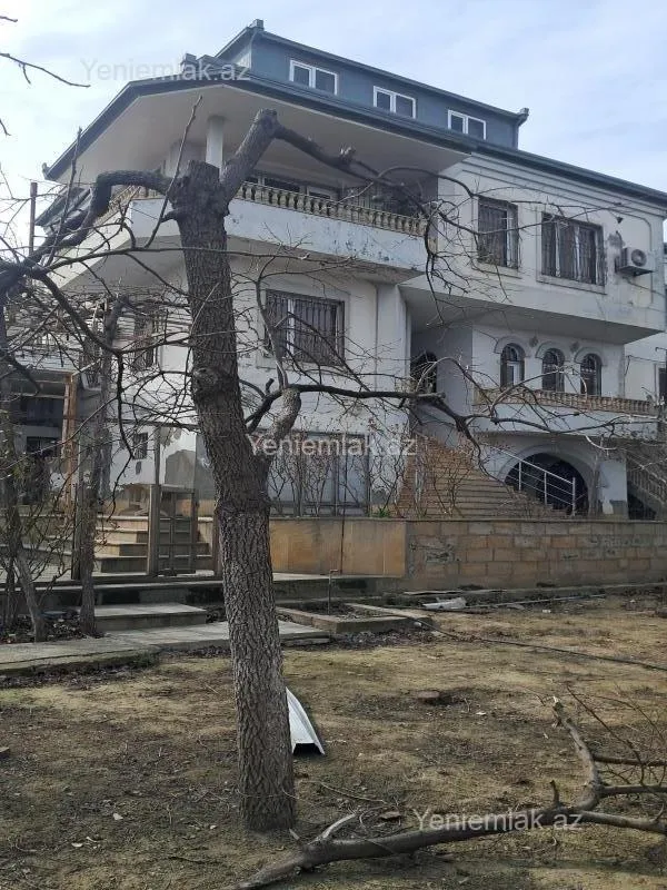 Satılır 6 otaqlı həyət evi 300 m²