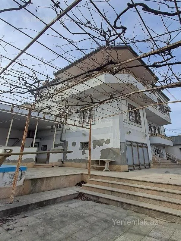 Satılır 6 otaqlı həyət evi 300 m²