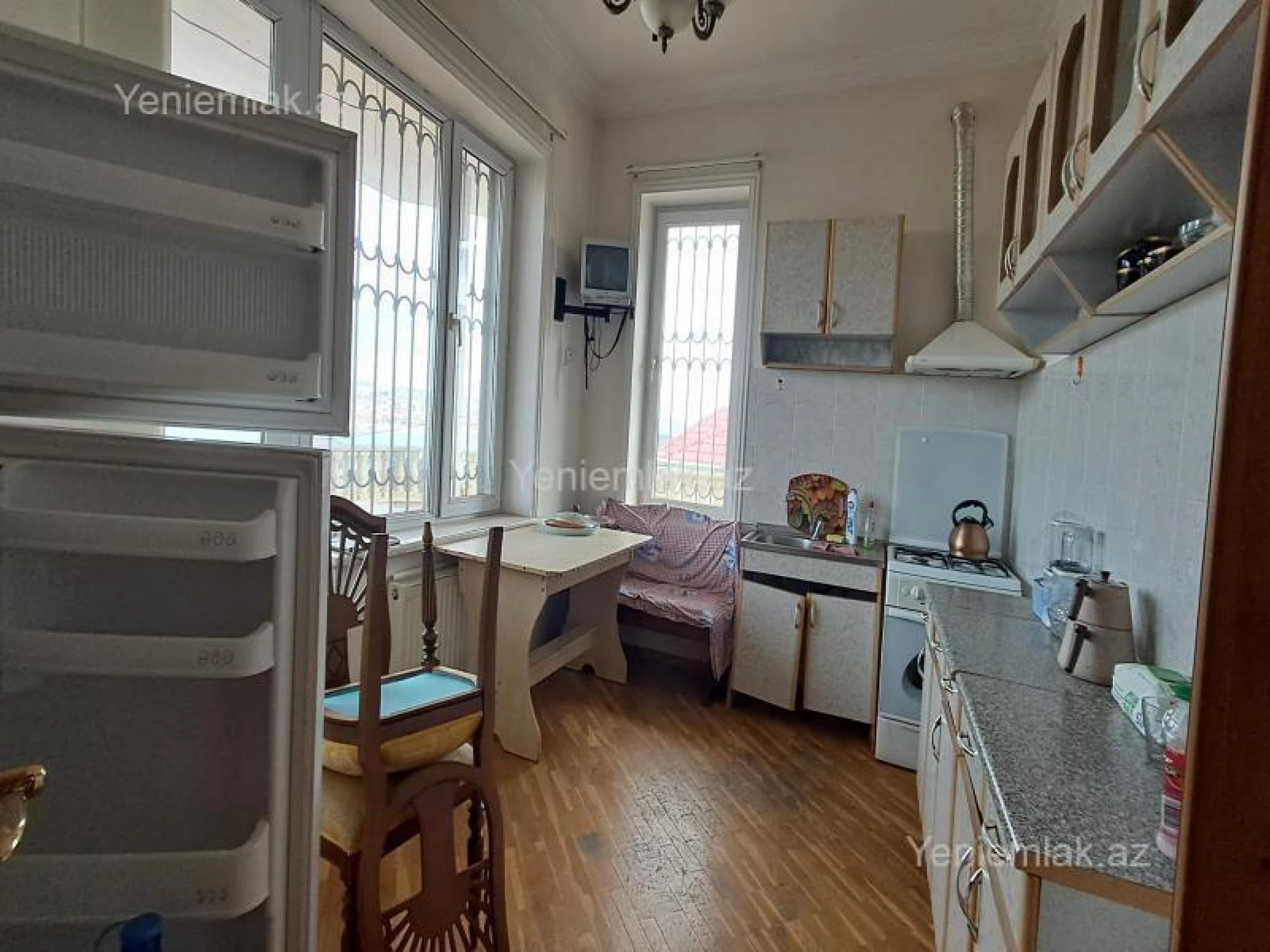 Satılır 6 otaqlı həyət evi 300 m²