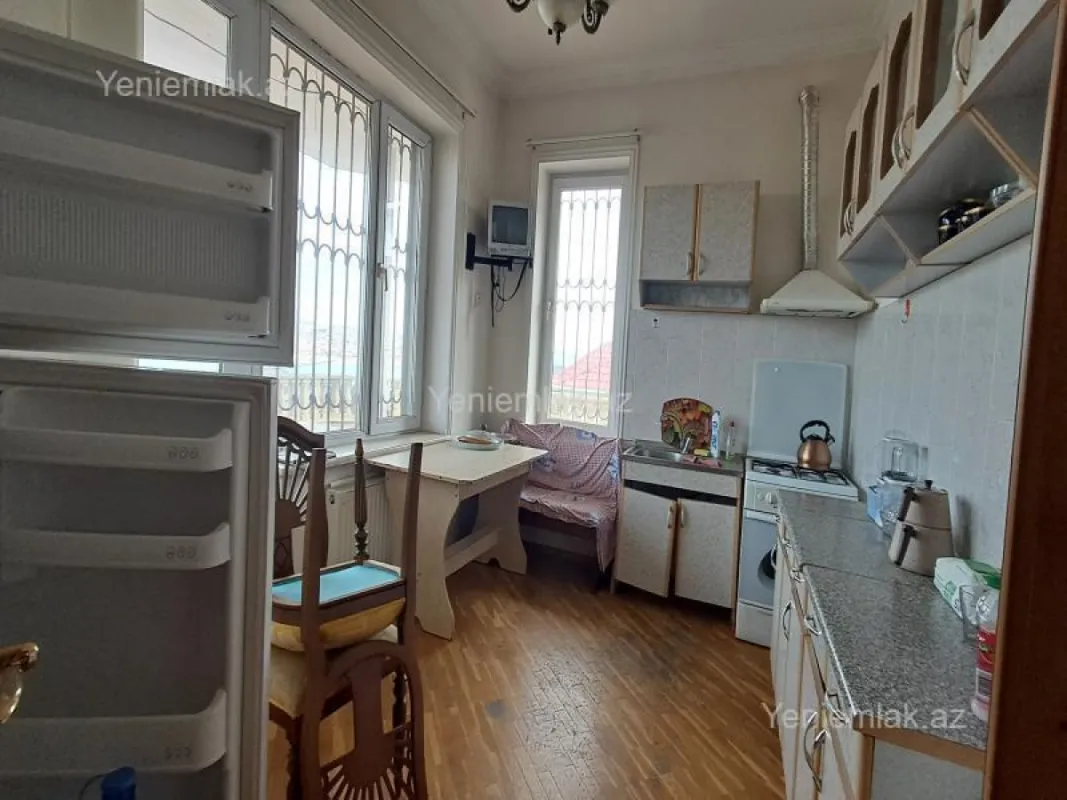 Satılır 6 otaqlı həyət evi 300 m²