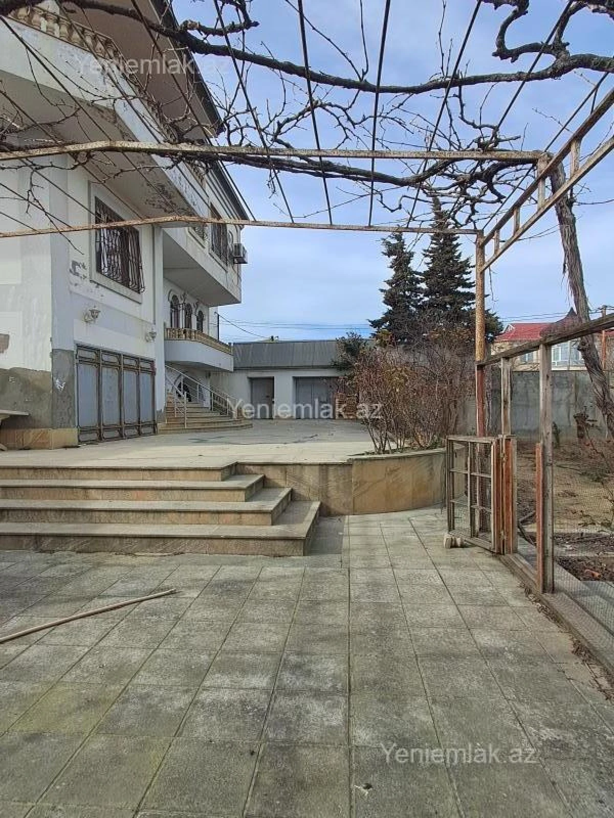 Satılır 6 otaqlı həyət evi 300 m²