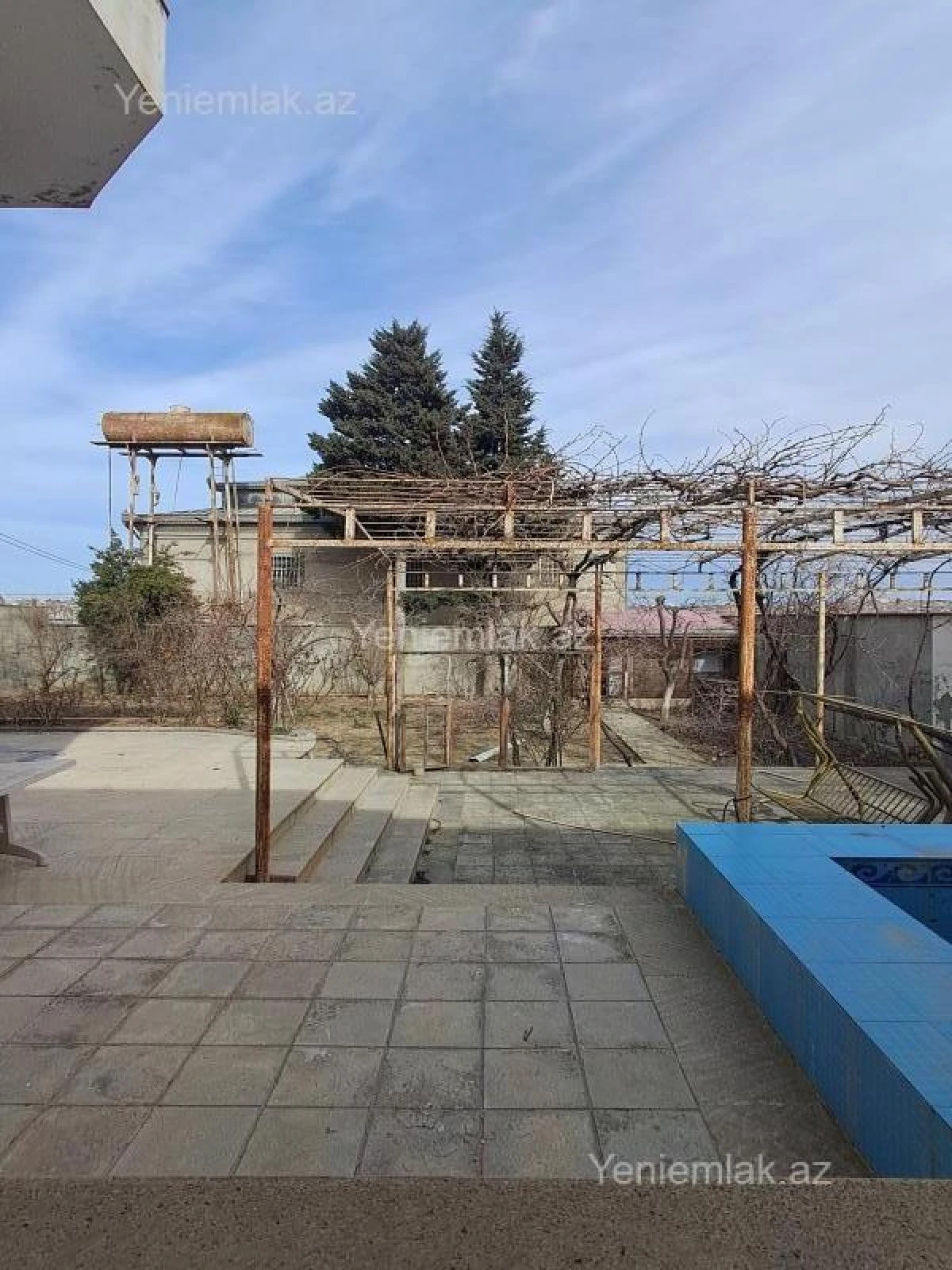 Satılır 6 otaqlı həyət evi 300 m²