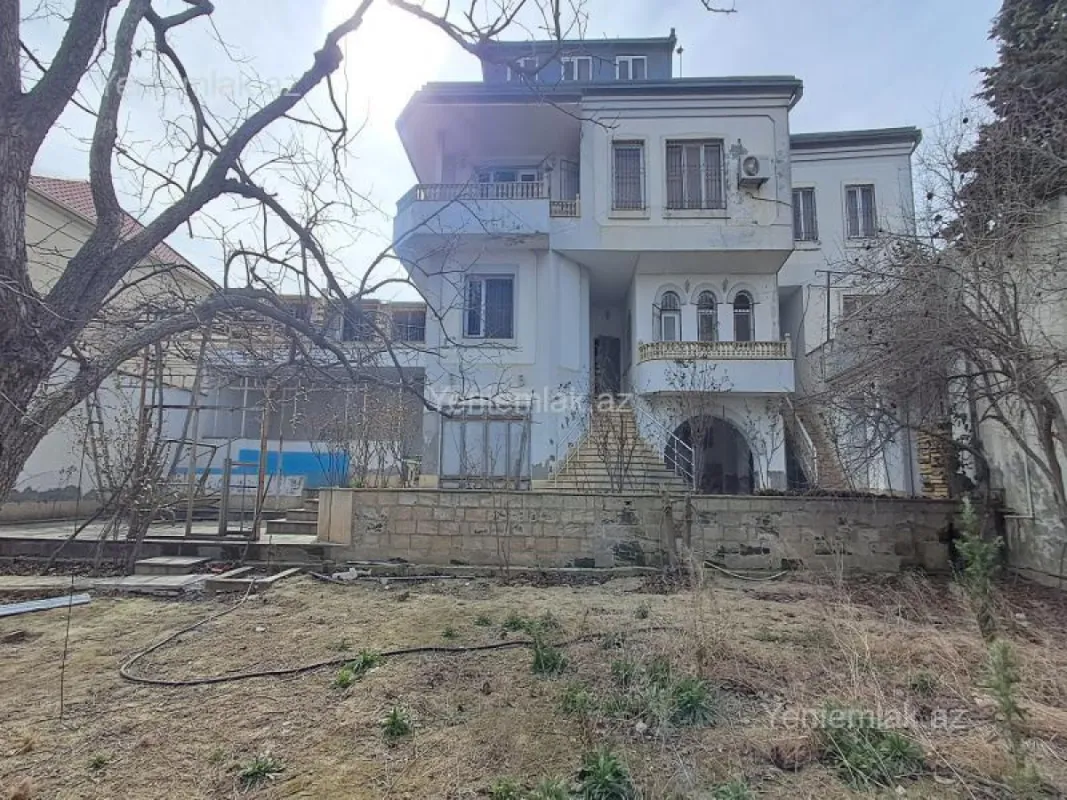 Satılır 6 otaqlı həyət evi 300 m²