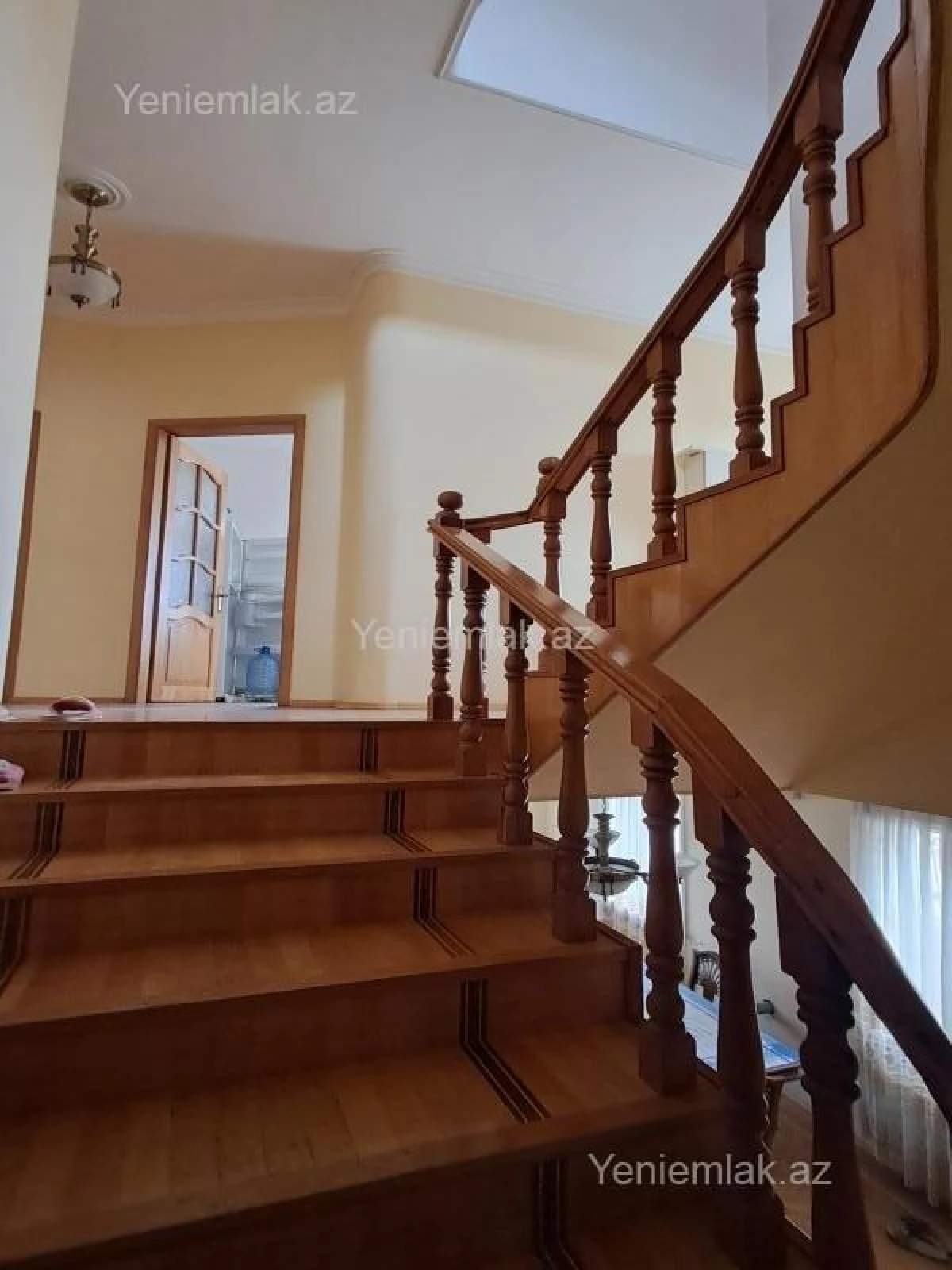 Satılır 6 otaqlı həyət evi 300 m²