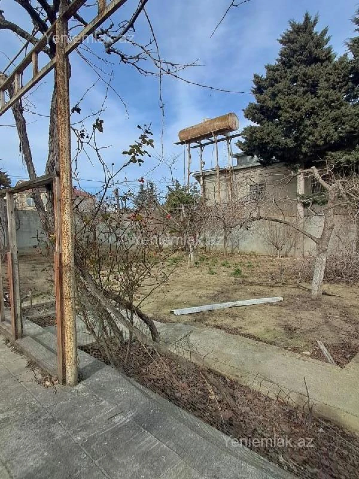 Satılır 6 otaqlı həyət evi 300 m²