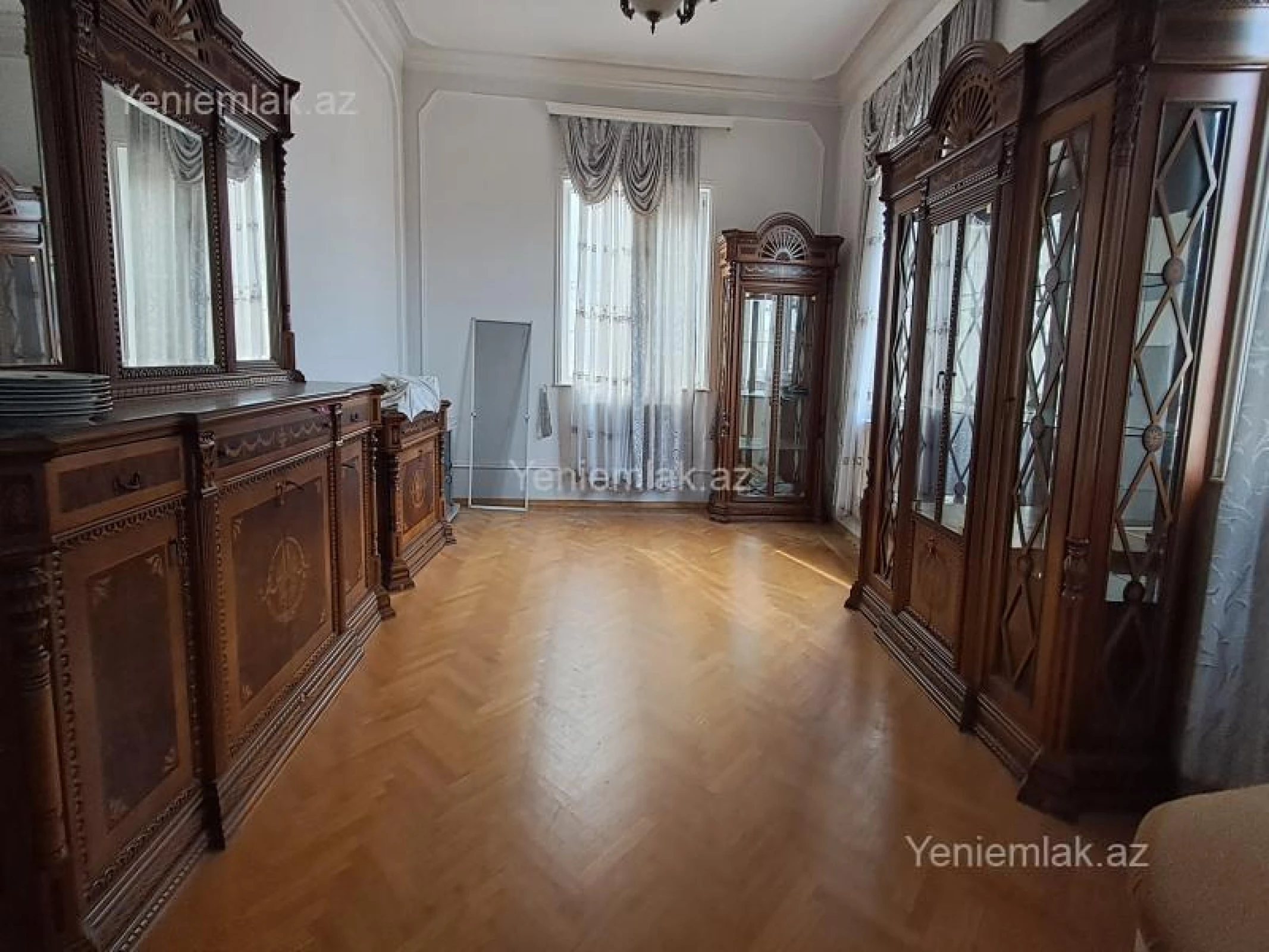 Satılır 6 otaqlı həyət evi 300 m²