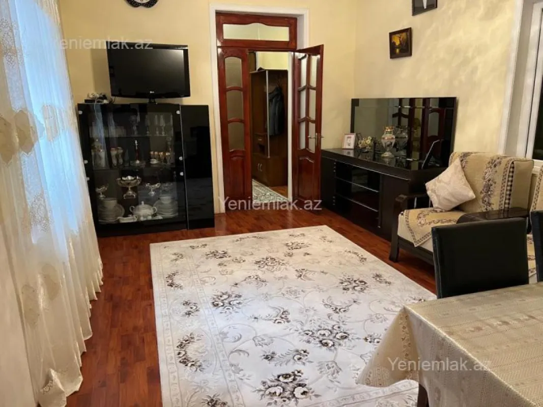 Satılır 3 otaqlı köhnə tikili 70 m²