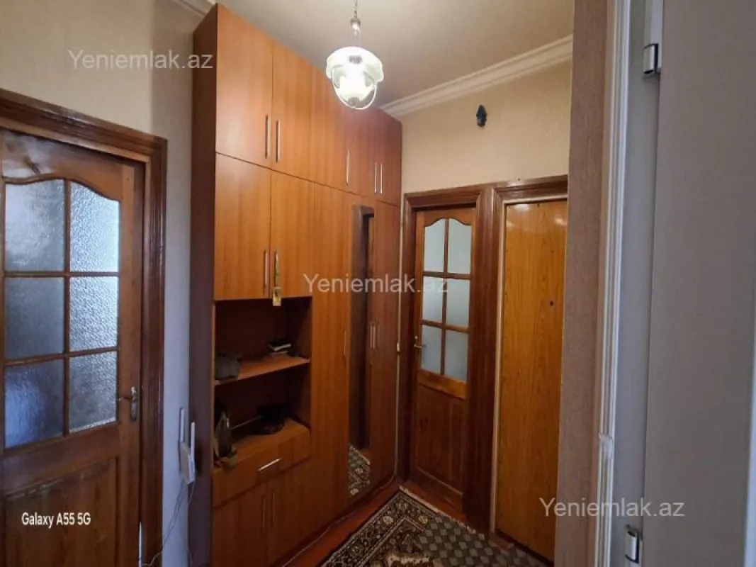 Satılır 4 otaqlı köhnə tikili 110 m²