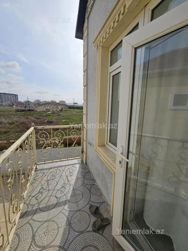 Satılır 4 otaqlı həyət evi 132 m²
