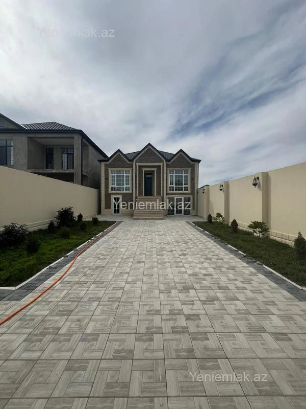 Satılır 4 otaqlı həyət evi 140 m²