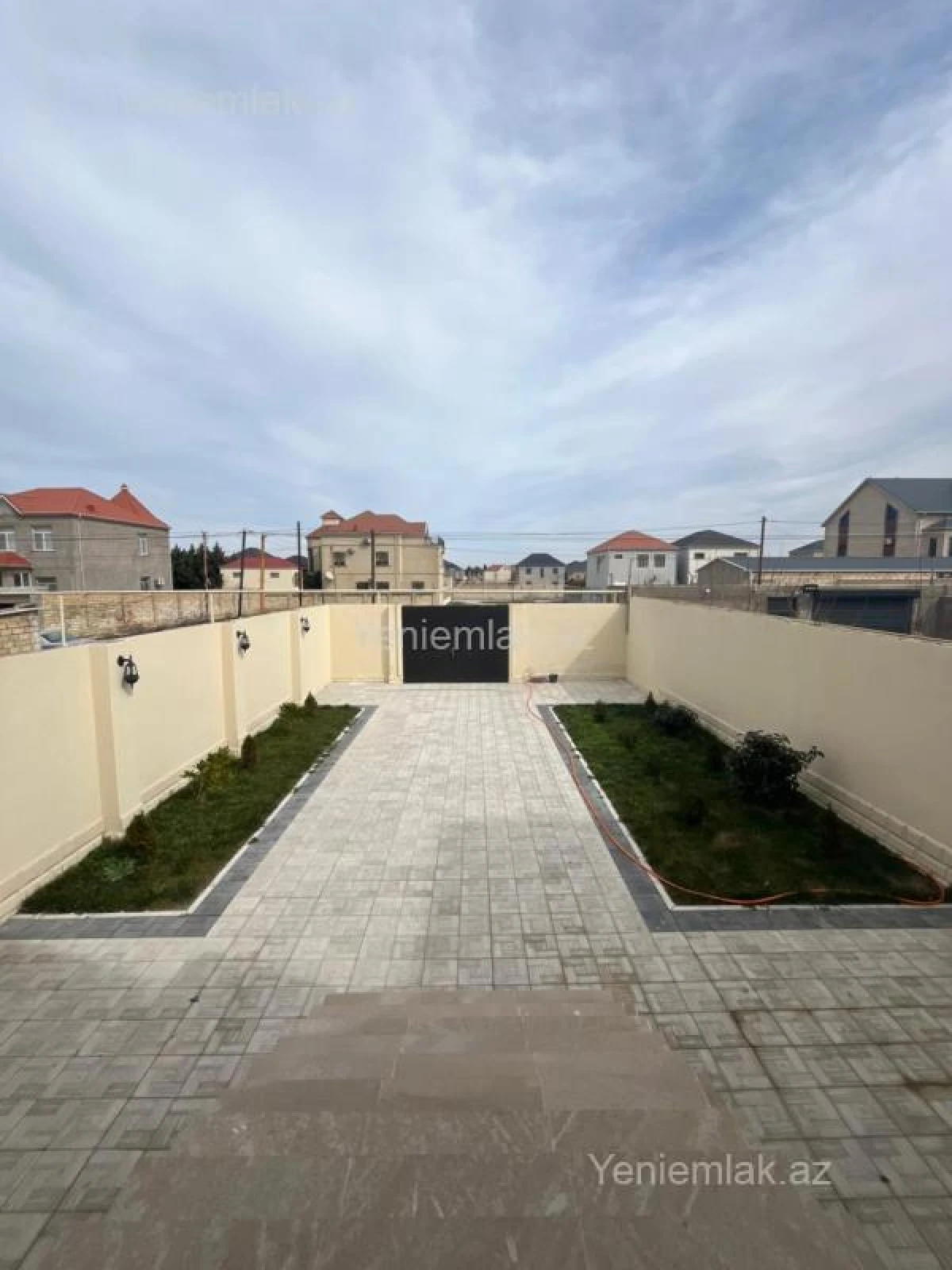 Satılır 4 otaqlı həyət evi 140 m²