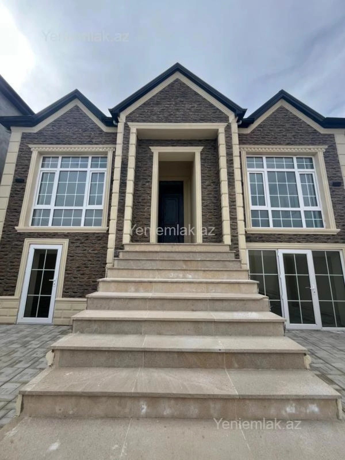 Satılır 4 otaqlı həyət evi 140 m²