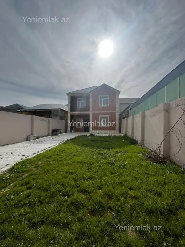 Satılır 5 otaqlı həyət evi 180 m²