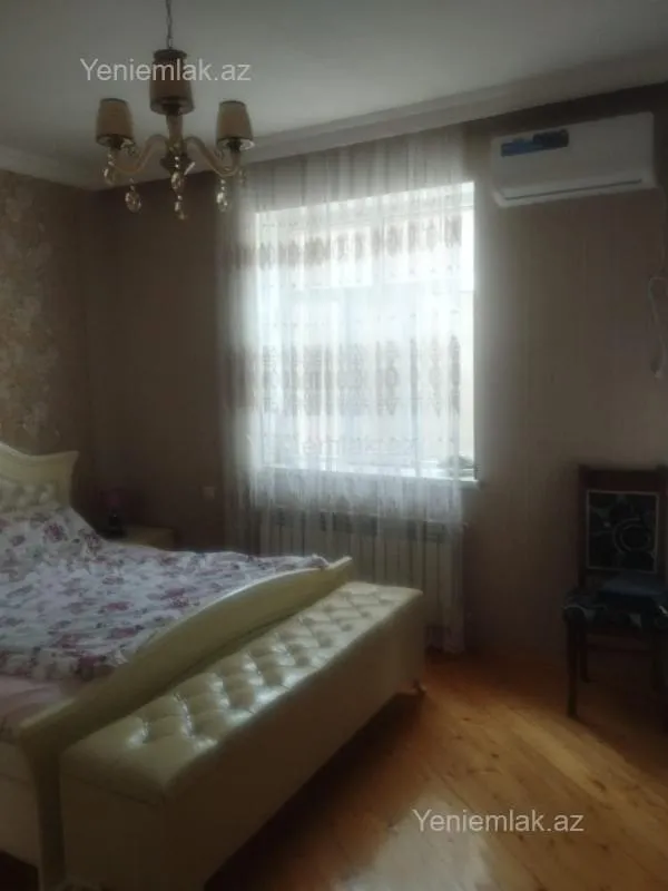 Satılır 5 otaqlı həyət evi 180 m²