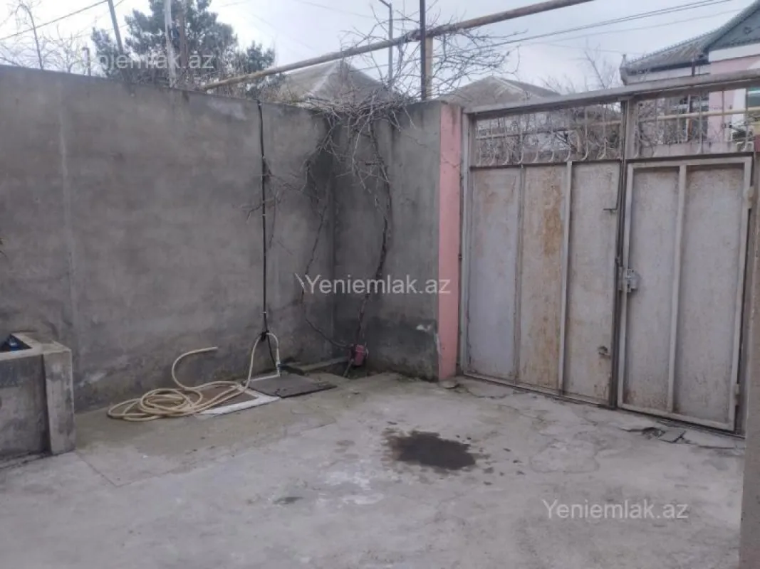 Satılır 5 otaqlı həyət evi 180 m²