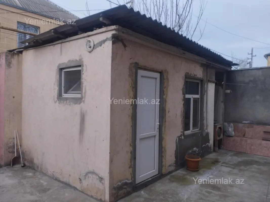 Satılır 5 otaqlı həyət evi 180 m²