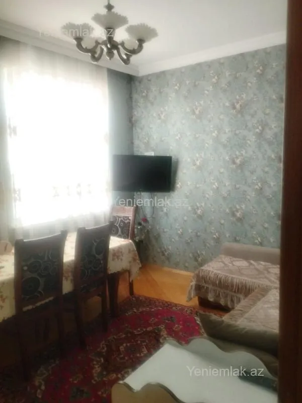 Satılır 5 otaqlı həyət evi 180 m²
