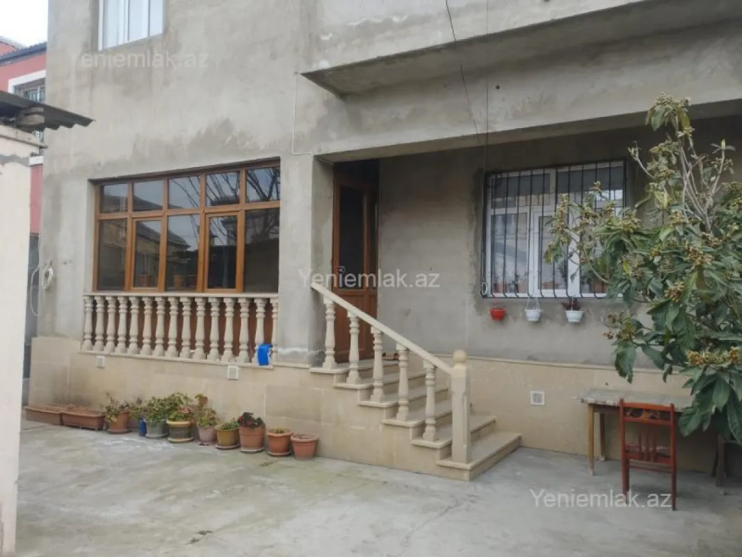 Satılır 5 otaqlı həyət evi 180 m²