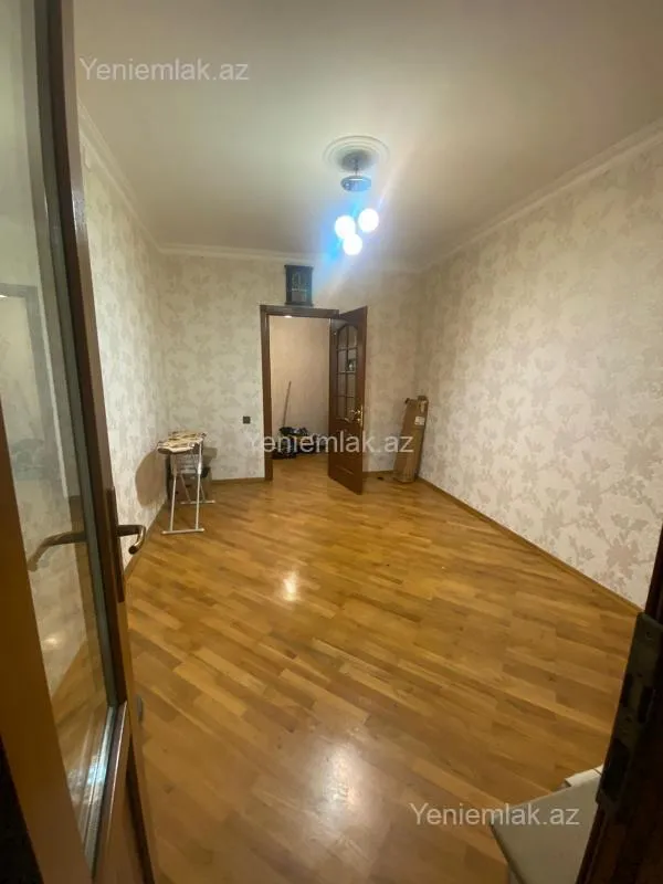 Satılır 3 otaqlı köhnə tikili 90 m²