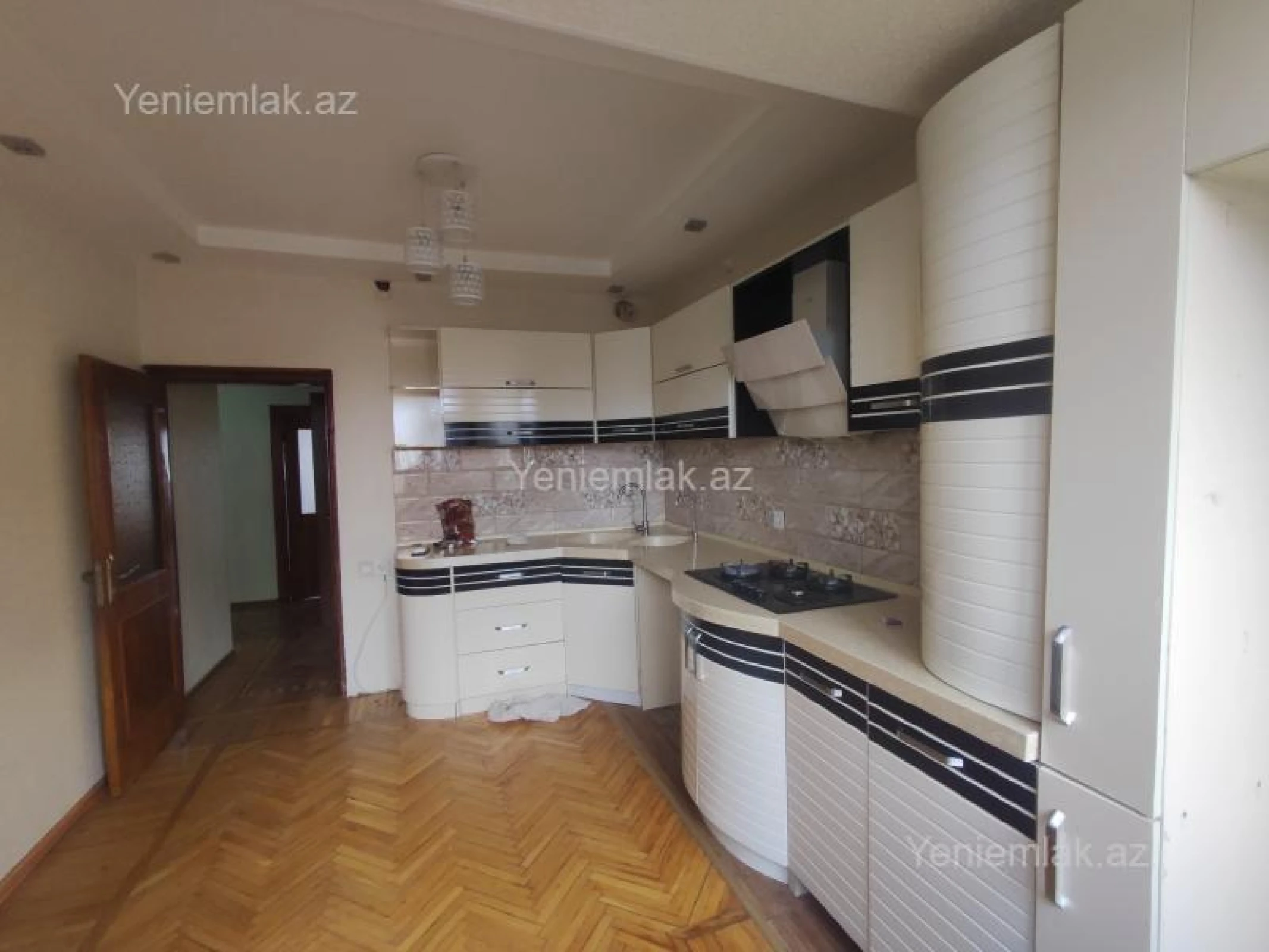 Satılır 5 otaqlı köhnə tikili 120 m²