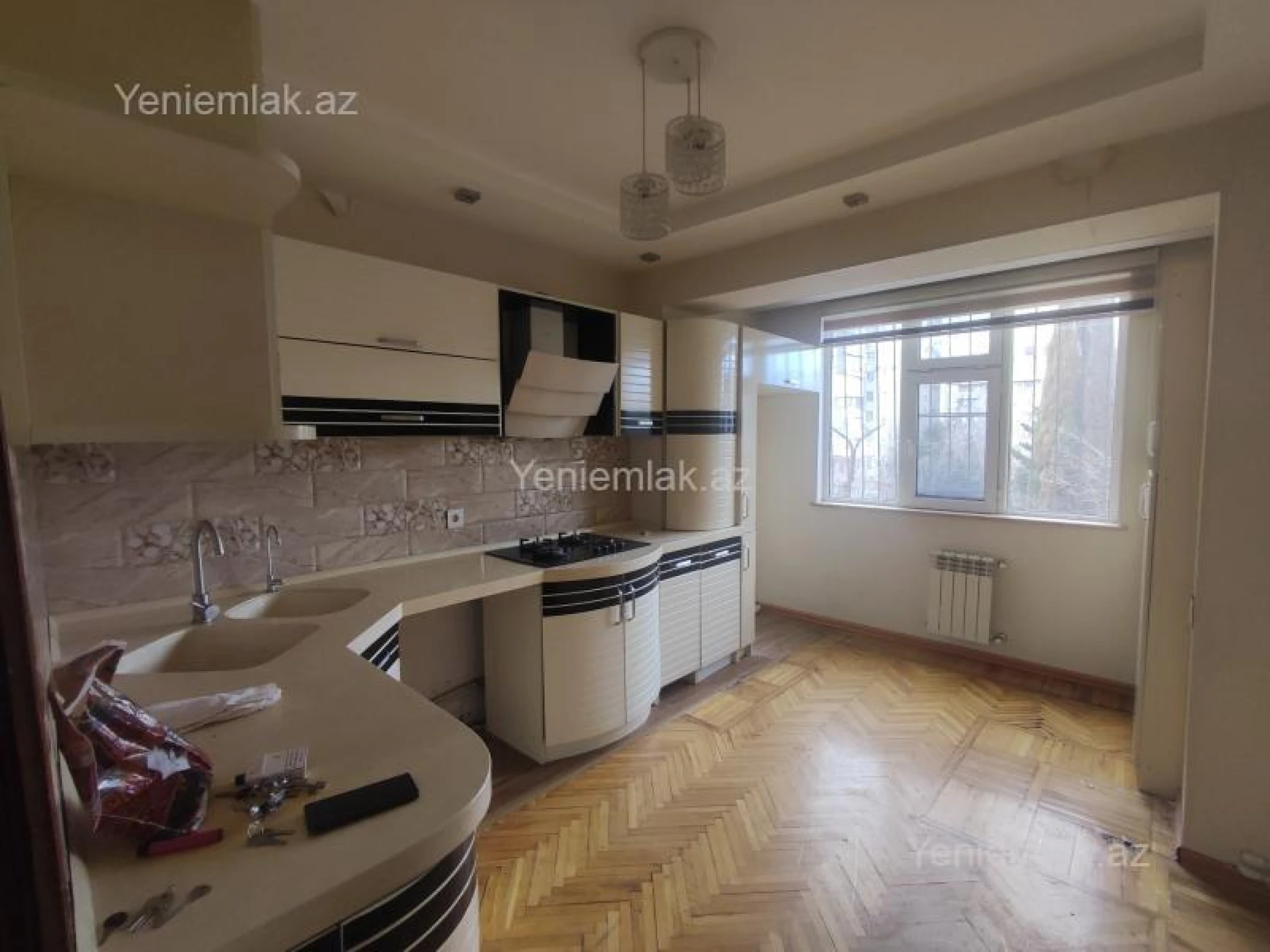 Satılır 5 otaqlı köhnə tikili 120 m²