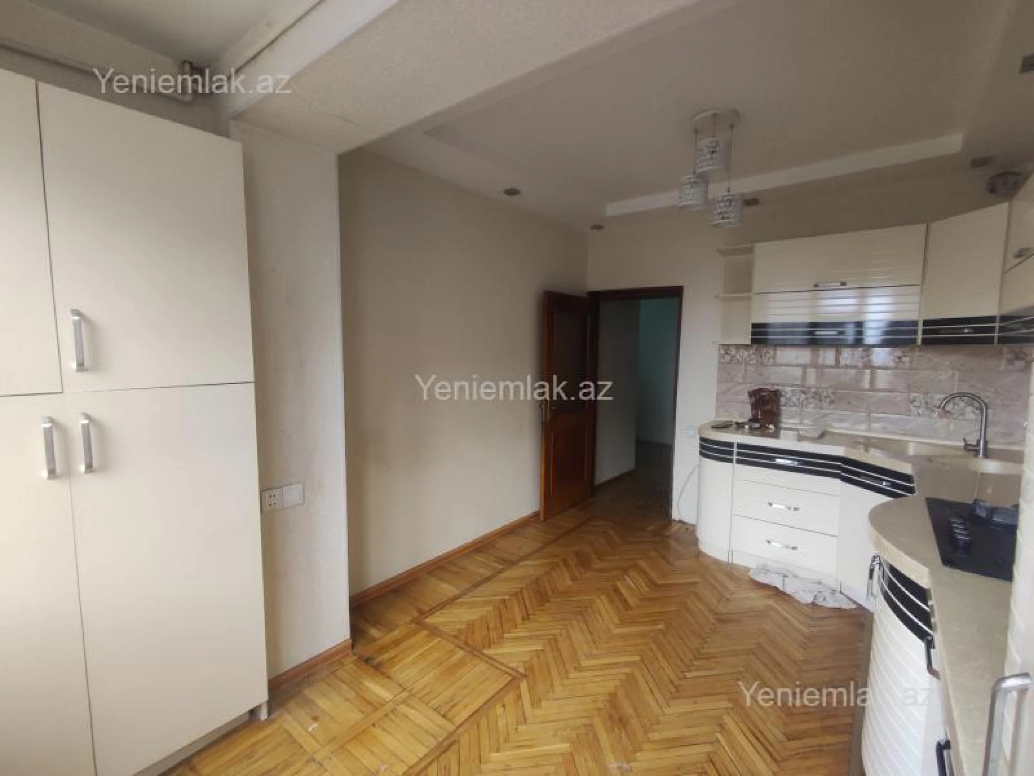 Satılır 5 otaqlı köhnə tikili 120 m²