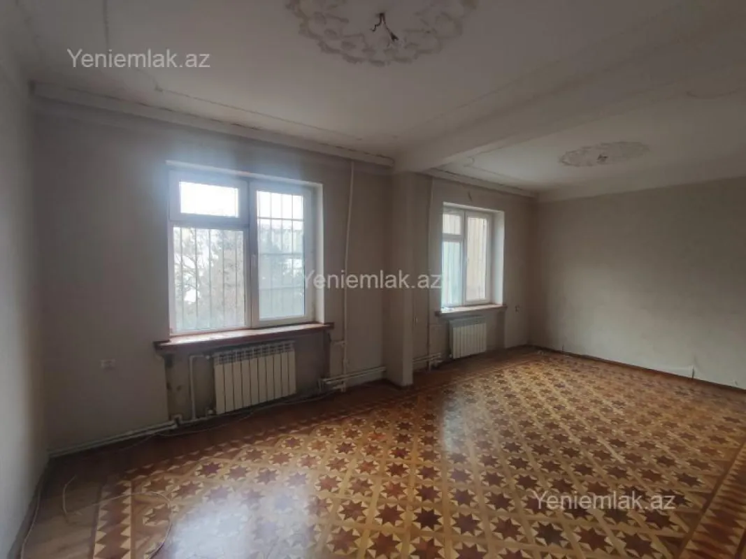 Satılır 5 otaqlı köhnə tikili 120 m²