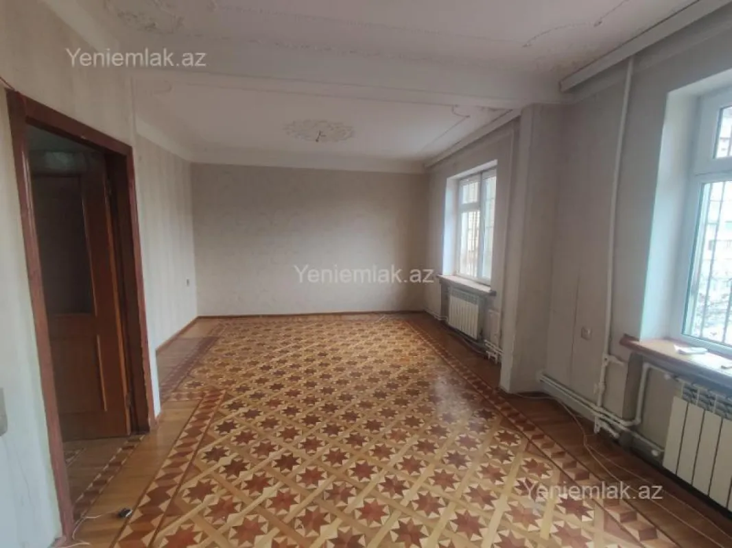 Satılır 5 otaqlı köhnə tikili 120 m²